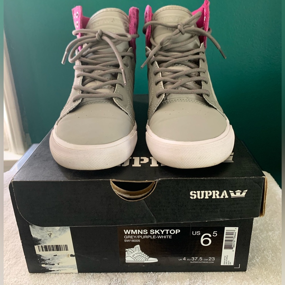 Gently used women’s hi top Supra sneakers in purple and grey
